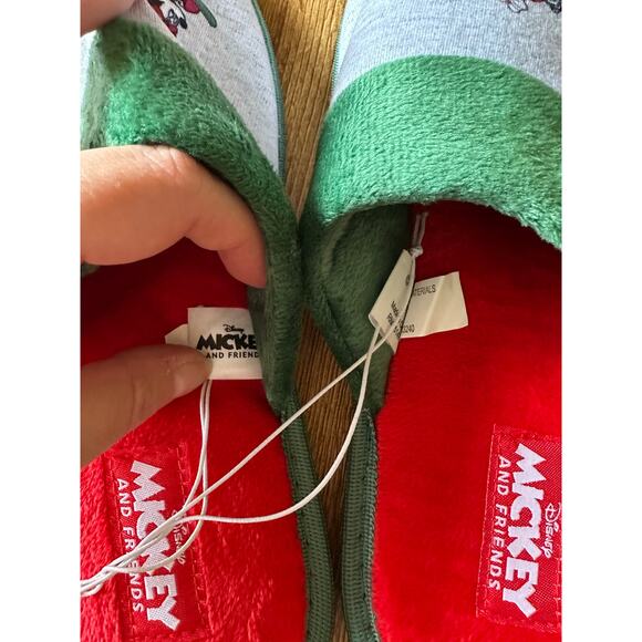 Disney Mickey & Friends Christmas Slippers NWOT - Picture 2 of 3